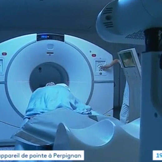 Deux anciennes étudiantes de NEOSUP présentent le nouveau TEP SCAN du Centre Hospitalier de Perpignan