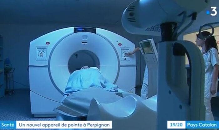 Deux anciennes étudiantes de NEOSUP présentent le nouveau TEP SCAN du Centre Hospitalier de Perpignan