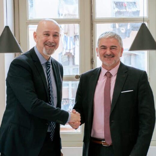 Signature d&#8217;une convention entre l’UPVD et NEOSUP