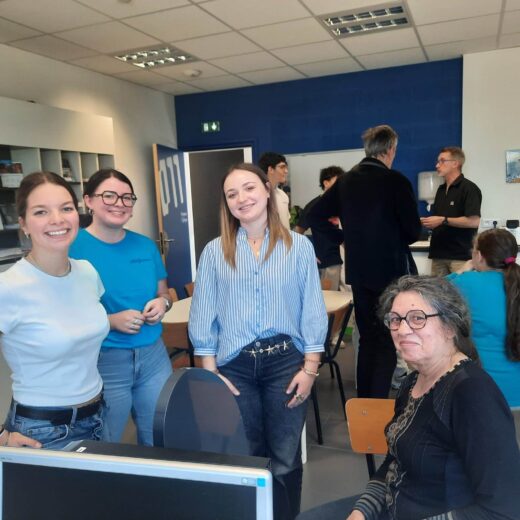 Une action solidaire qui se concrétise : remise des équipements optiques