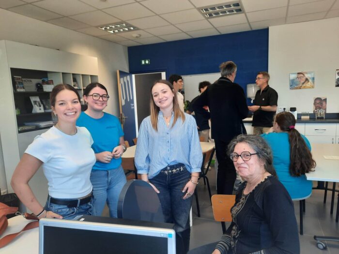 Une action solidaire qui se concrétise : remise des équipements optiques